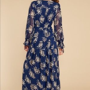 Beautiful dress! Flattering and bump friendl